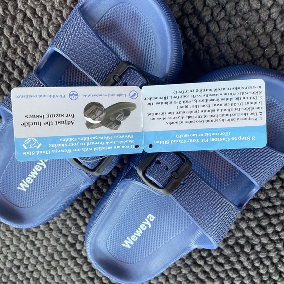 Adjustable “pillow” sandals - Fit Size 5.5-6.5 - Navy & Black - Picture 5 of 7